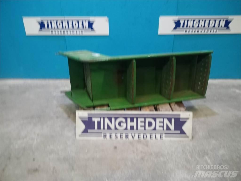 John Deere 955 Кабины