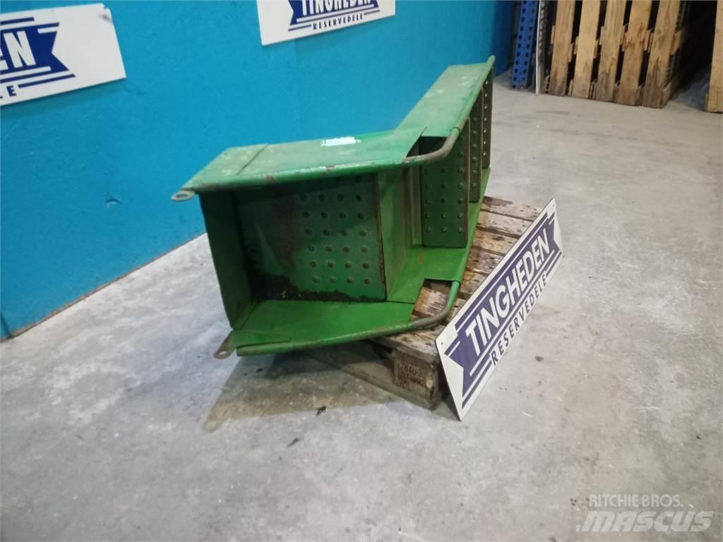 John Deere 955 Кабины