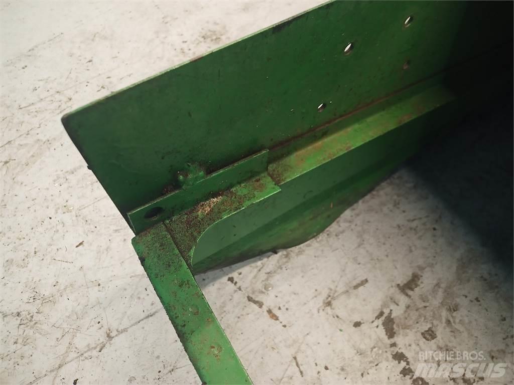 John Deere 965 Пескоразбрасыватели