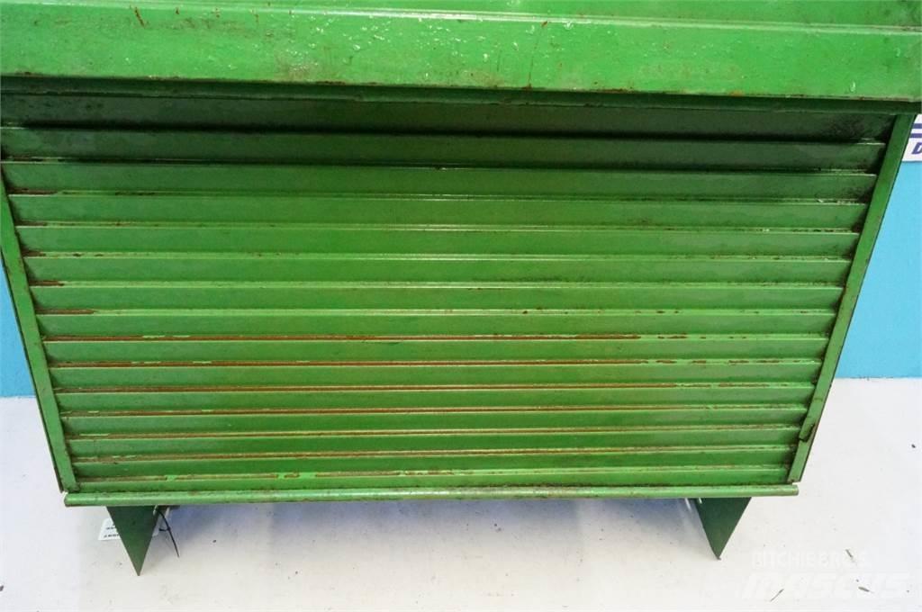 John Deere 965 Пескоразбрасыватели