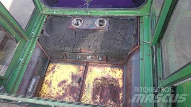 John Deere 975 Кабины