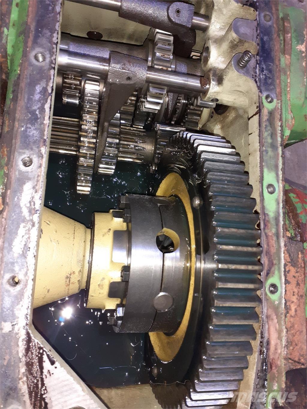 John Deere 975 Трансмиссии