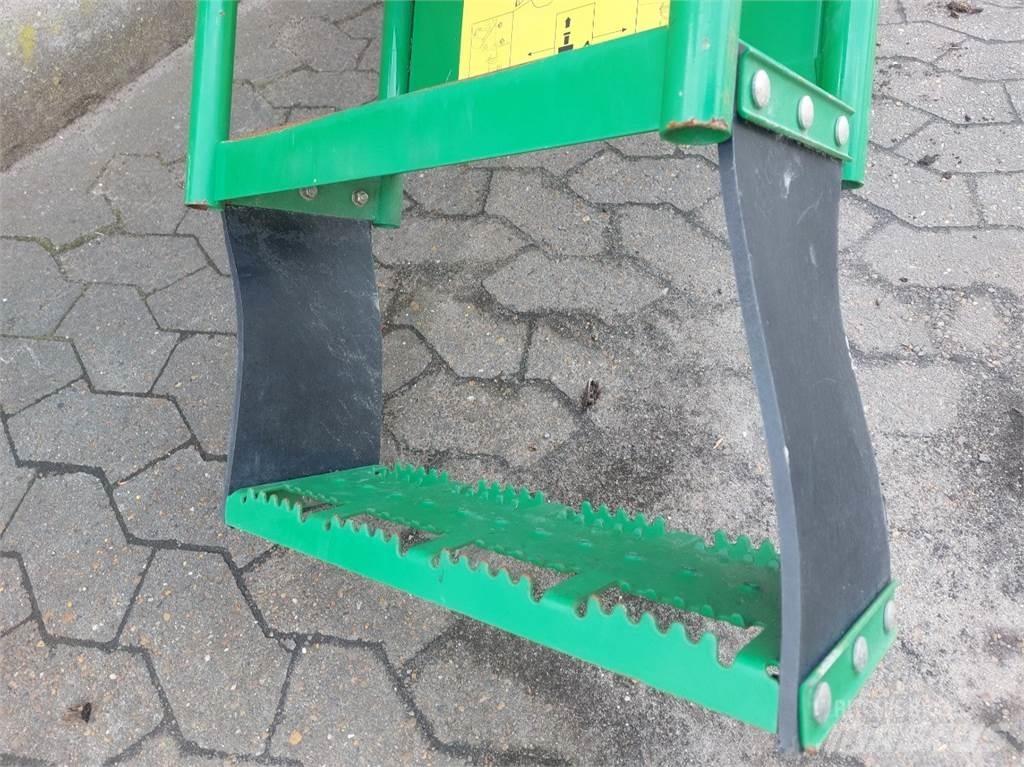John Deere 9880 Кабины