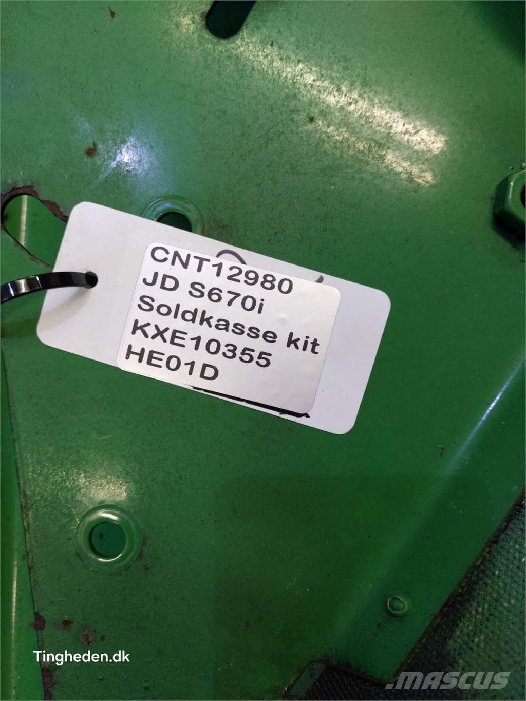 John Deere S670 Пескоразбрасыватели