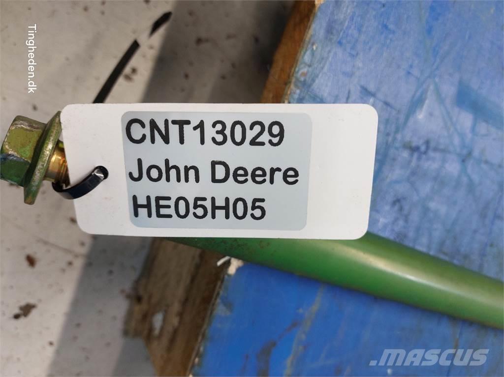 John Deere S670 Пескоразбрасыватели