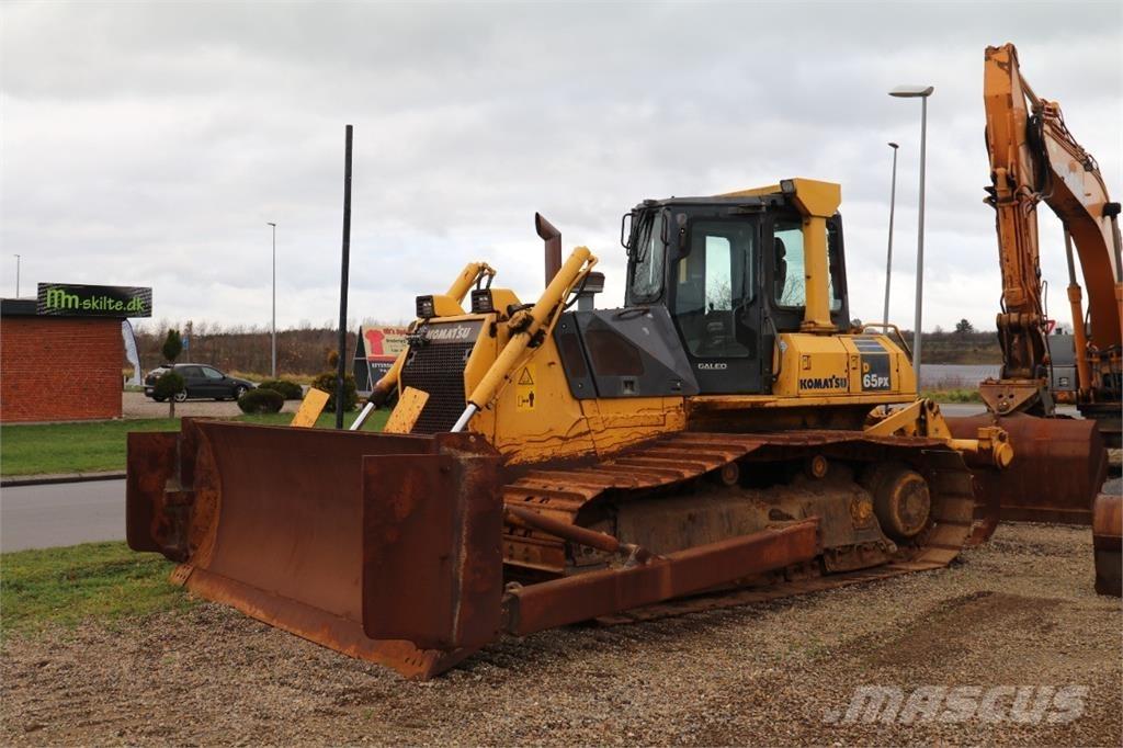 Komatsu D65PX-15 Гусеничные бульдозеры