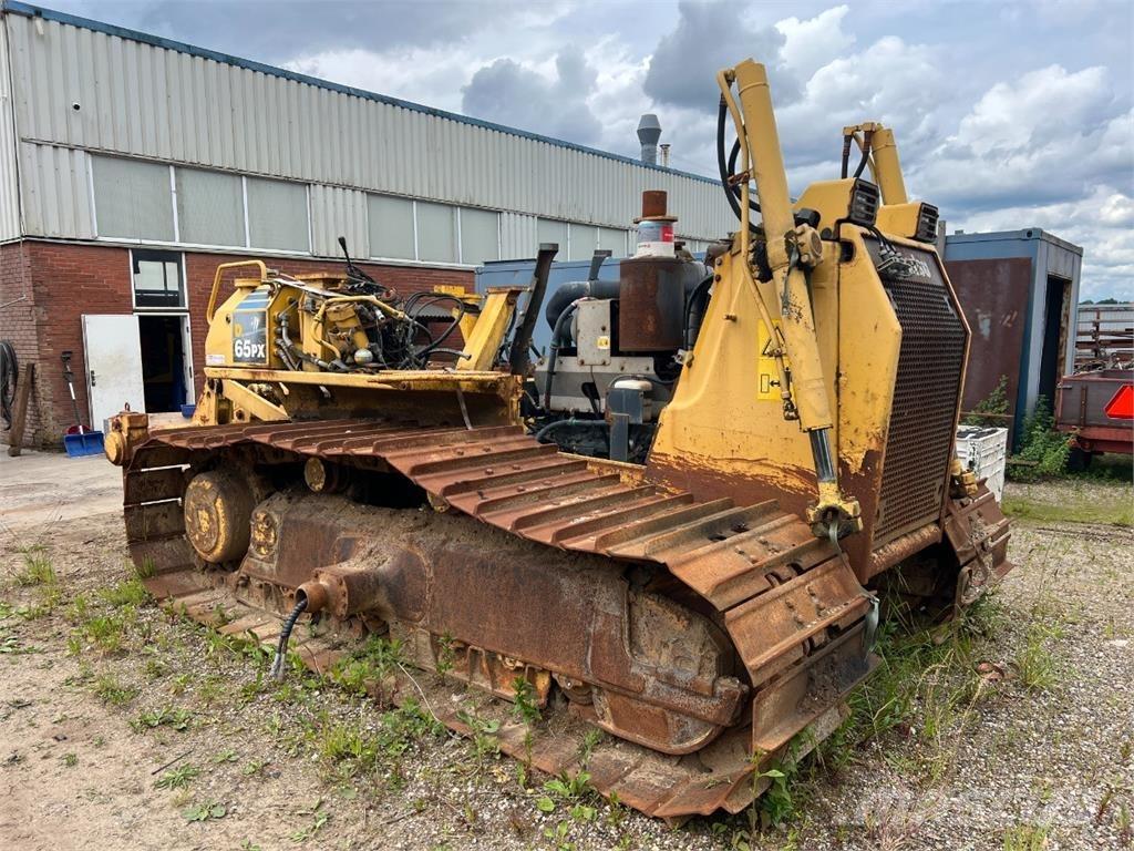 Komatsu D65PX-15 Гусеничные бульдозеры