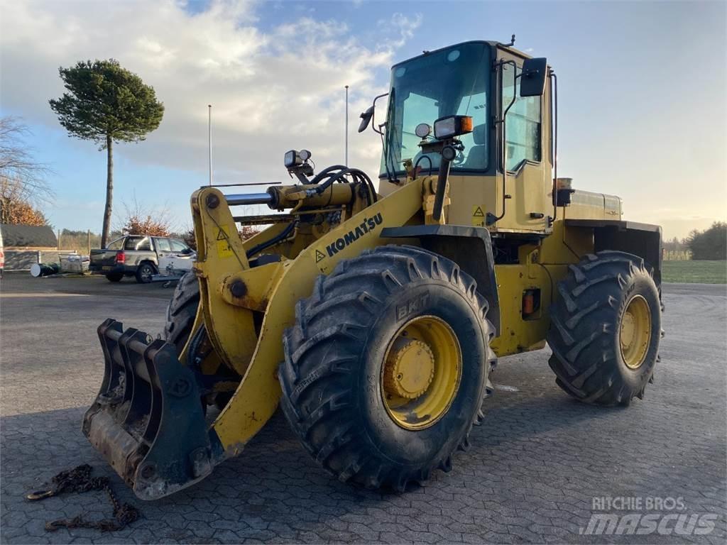 Komatsu WA270 Фронтальные погрузчики