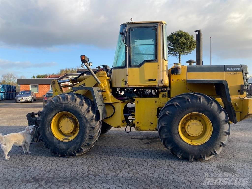 Komatsu WA270 Фронтальные погрузчики
