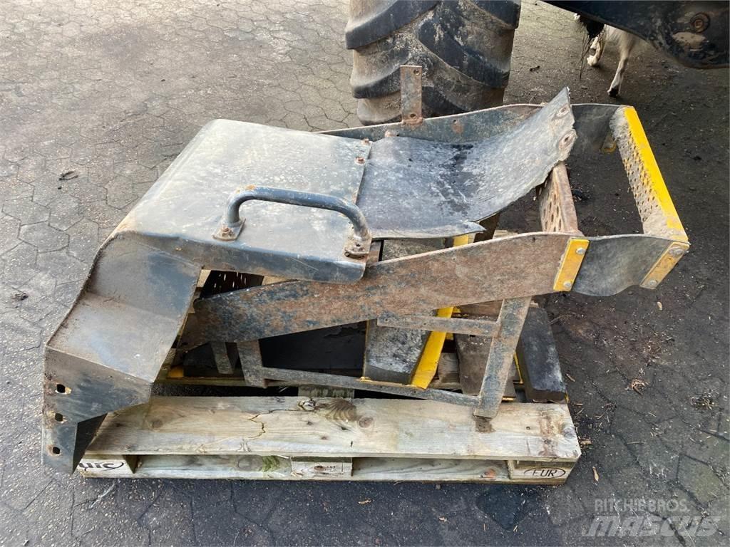 Komatsu WA270 Фронтальные погрузчики