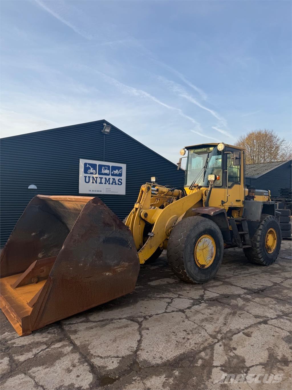 Komatsu WA270-3 Фронтальные погрузчики