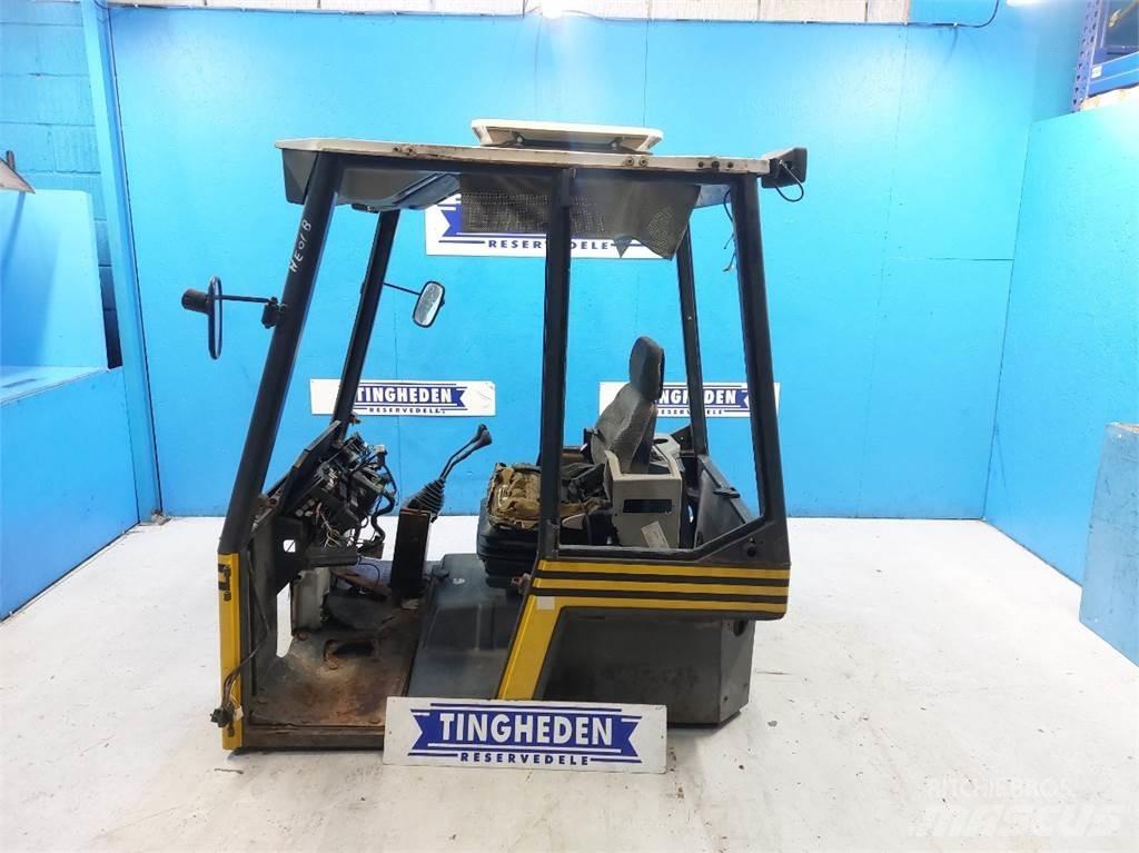 Kramer 712 Кабины и интерьер