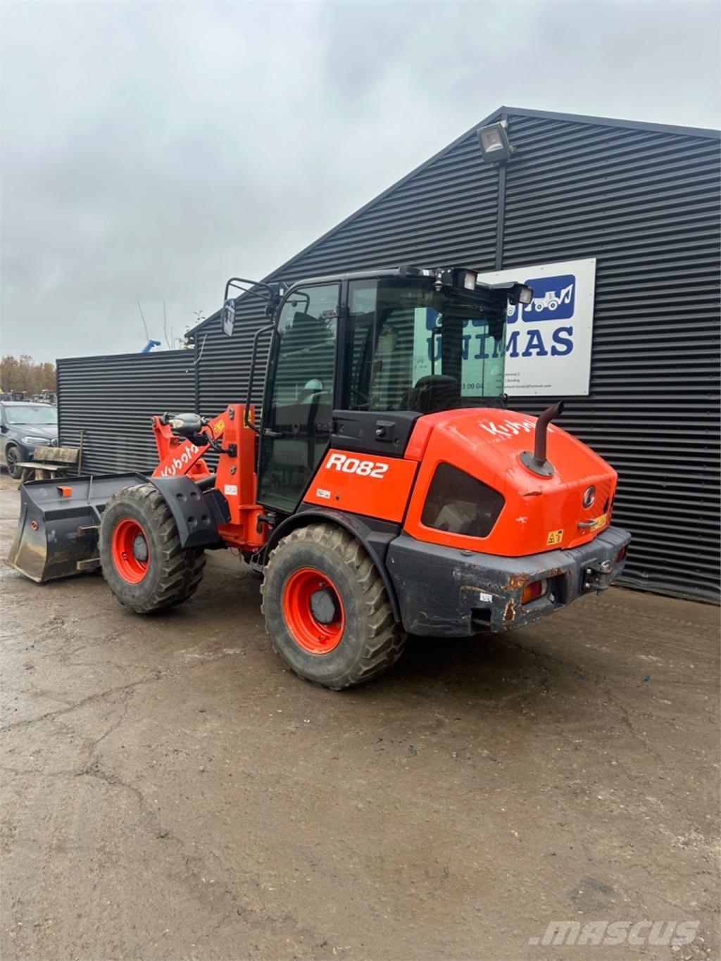 Kubota R082 Фронтальные погрузчики