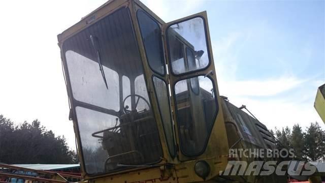 New Holland 1520 Кабины