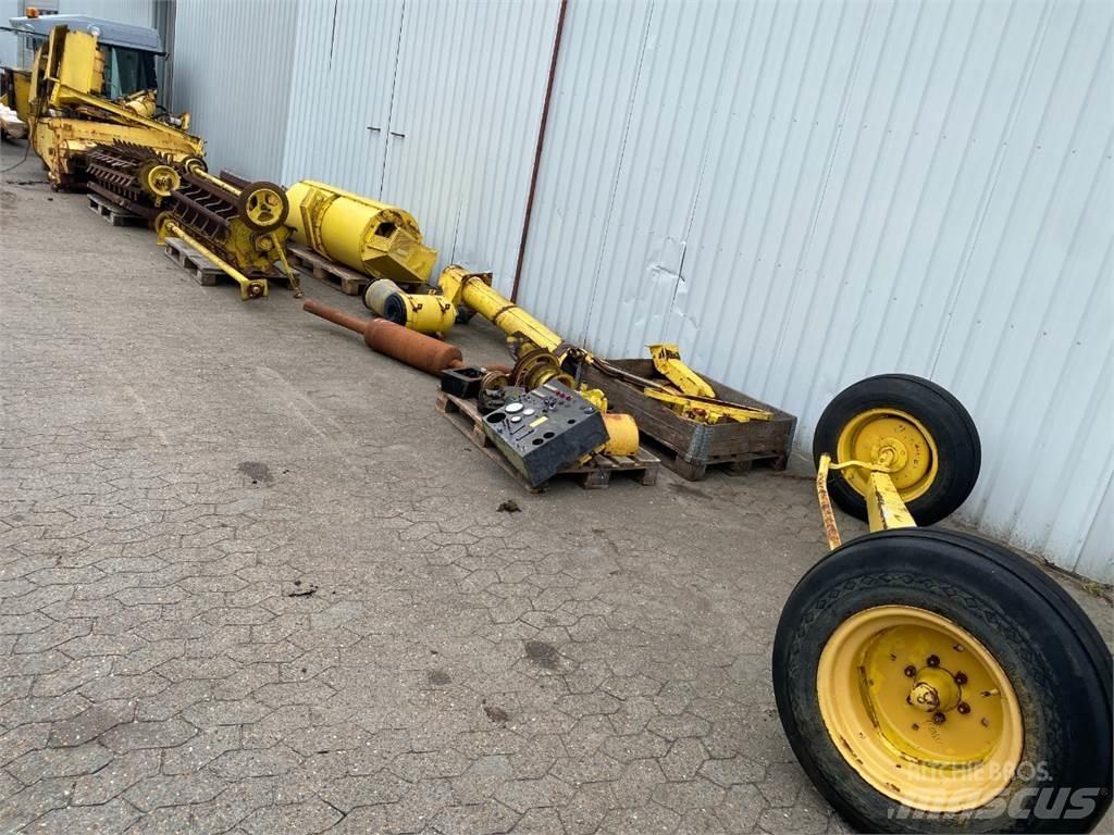 New Holland 8080 Зерноуборочные комбайны