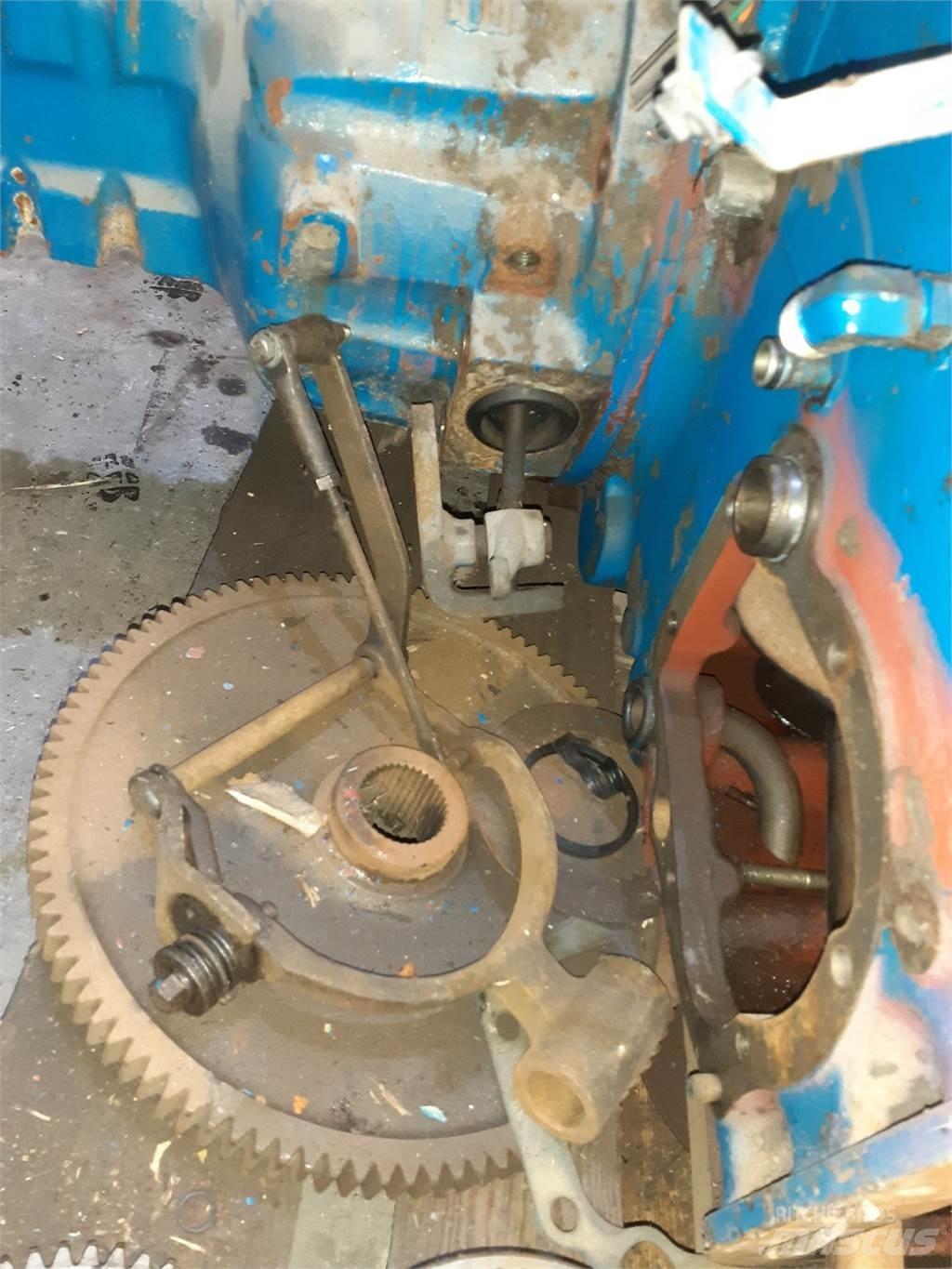 New Holland 8340 Трансмиссии