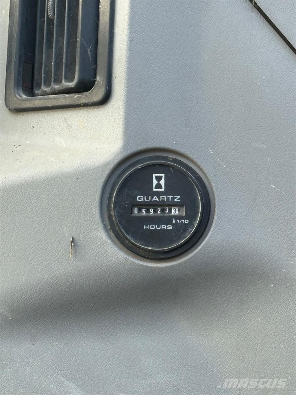 New Holland E305 Гусеничные экскаваторы