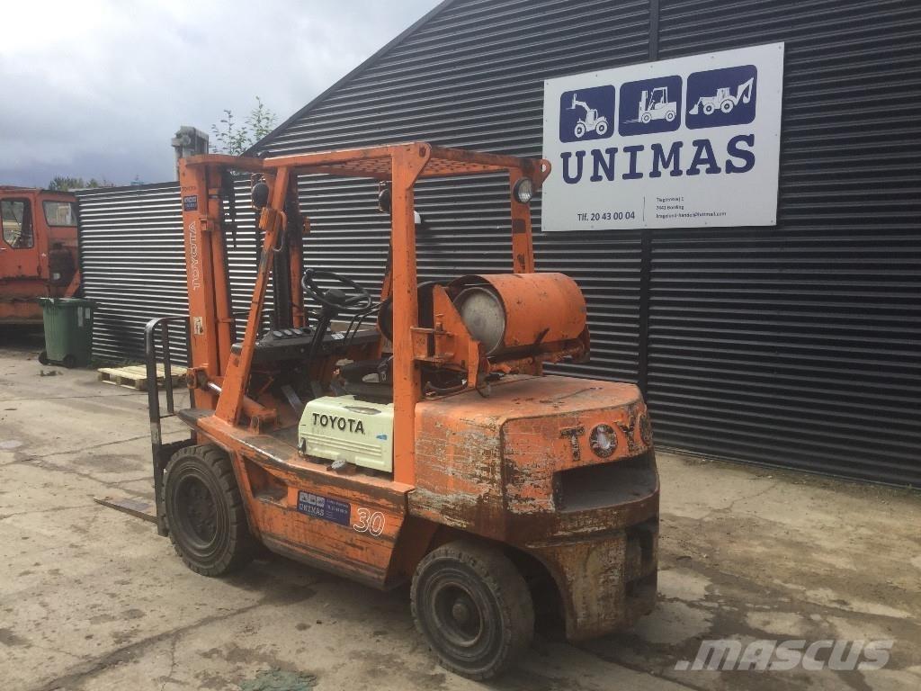 Toyota FG30 Другие складские механизмы