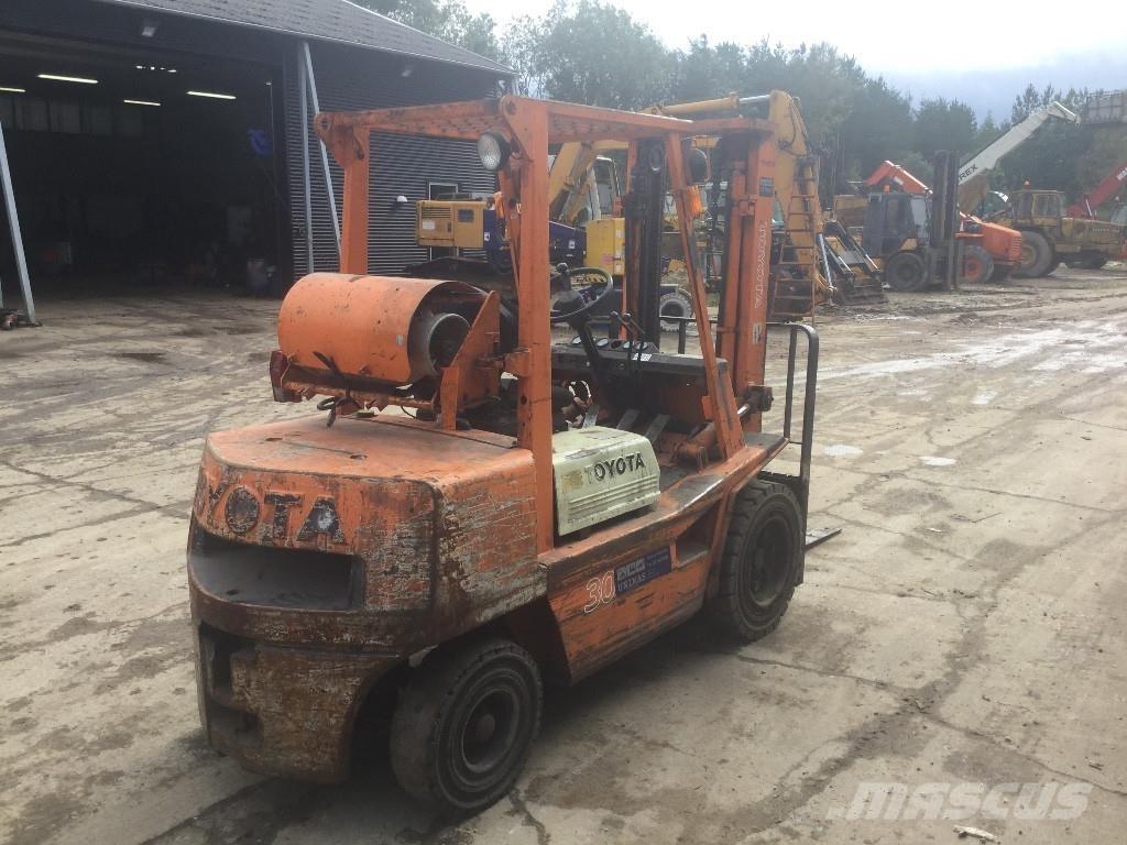 Toyota FG30 Другие складские механизмы