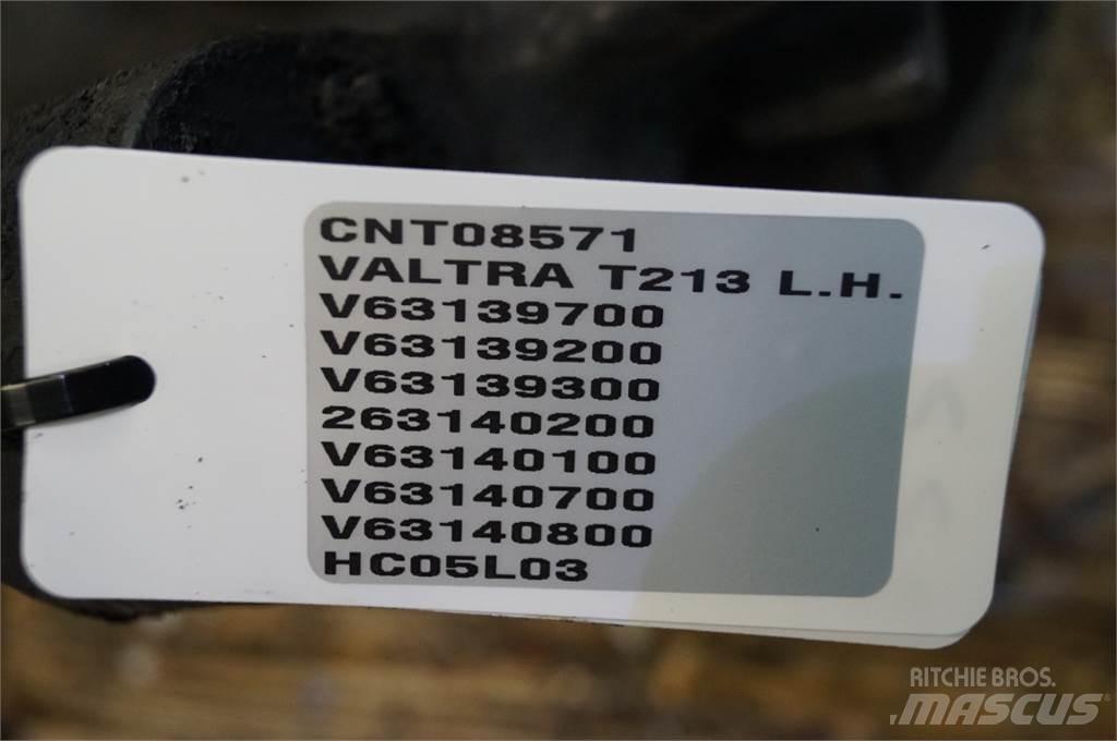 Valtra T213 Навесное оборудование и запчасти