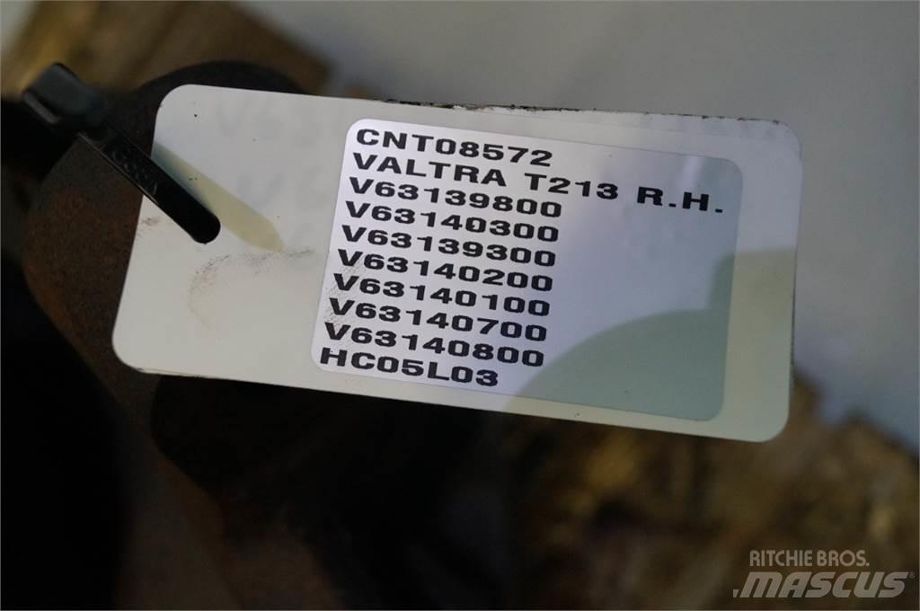 Valtra T213 Навесное оборудование и запчасти