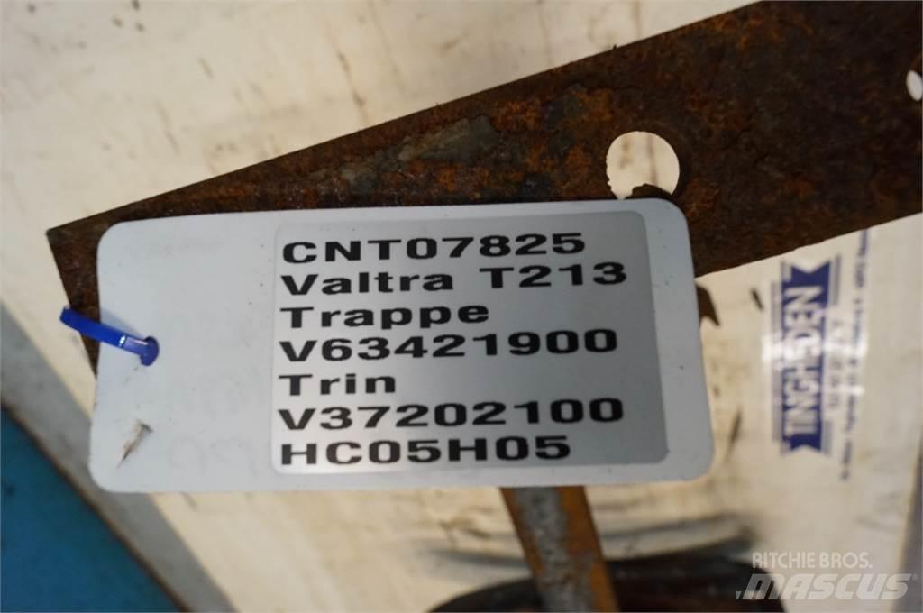 Valtra T213 Навесное оборудование и запчасти