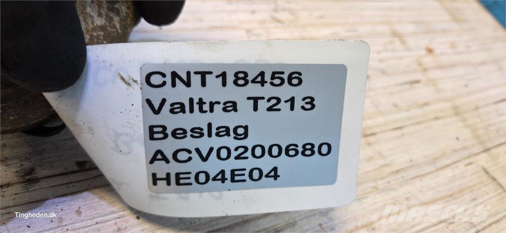Valtra T213 Навесное оборудование и запчасти