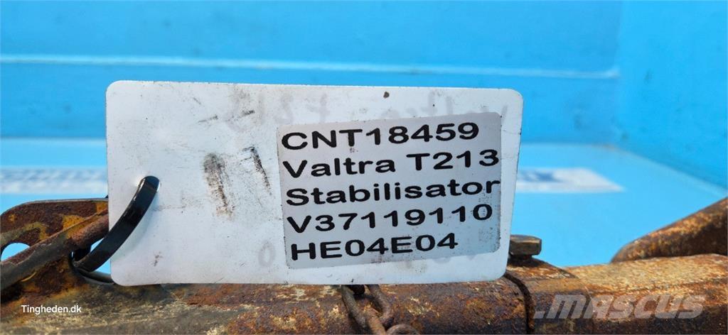 Valtra T213 Навесное оборудование и запчасти