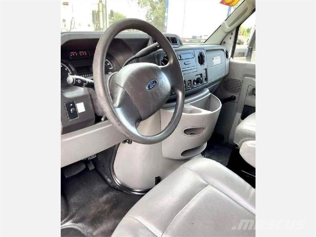 Ford E-350 Грузовики-Фургоны