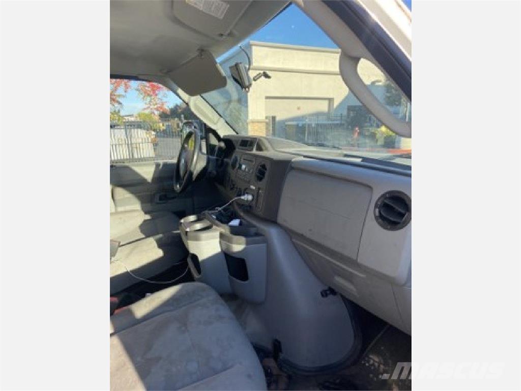 Ford E350 Грузовики-Фургоны