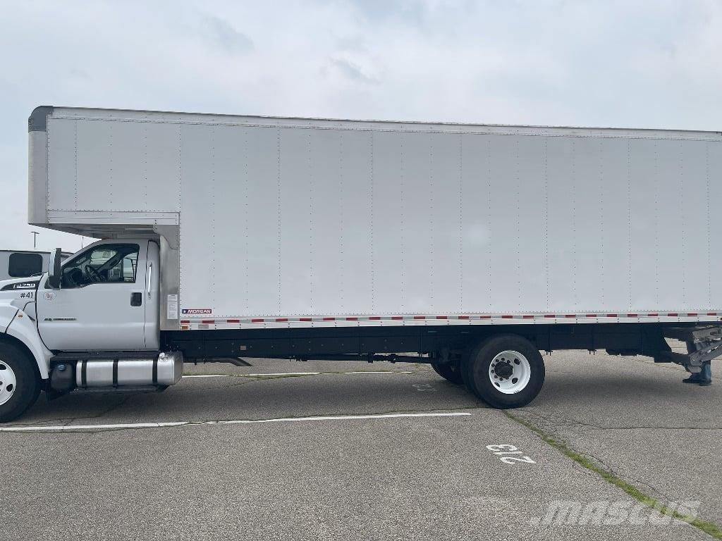 Ford F750 Грузовики-Фургоны