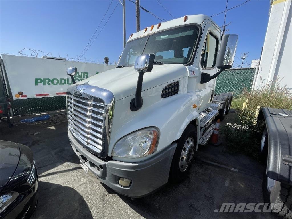 Freightliner CA113 Седельные тягачи