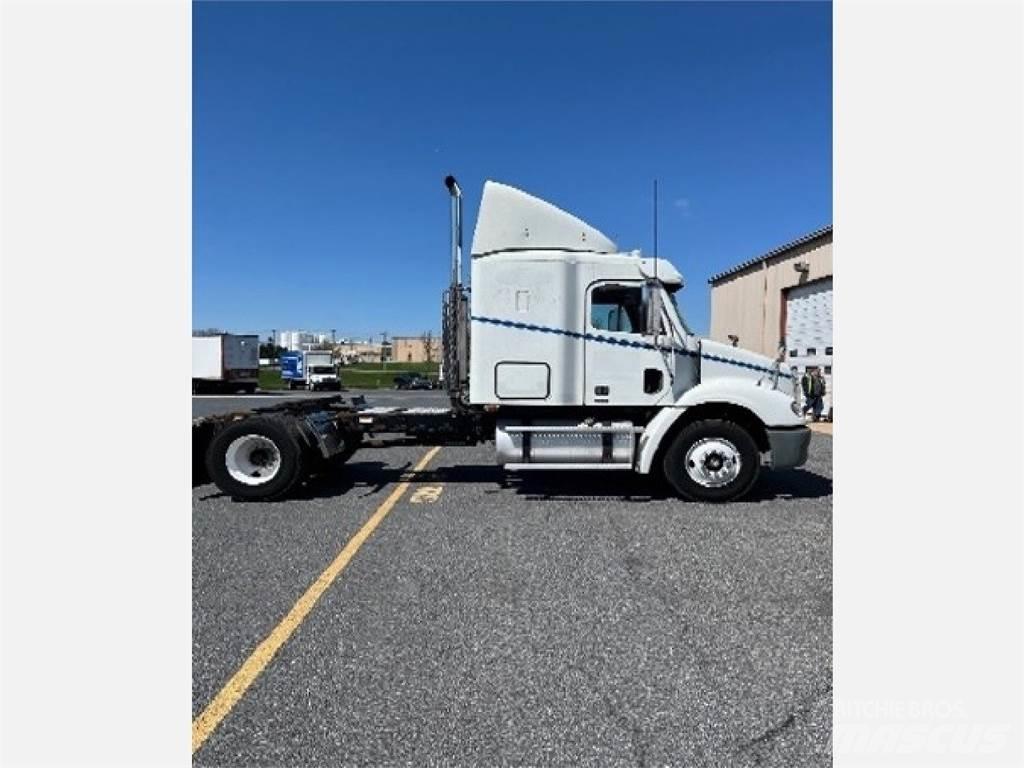 Freightliner CL112G Седельные тягачи