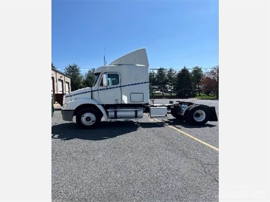 Freightliner CL112G Седельные тягачи