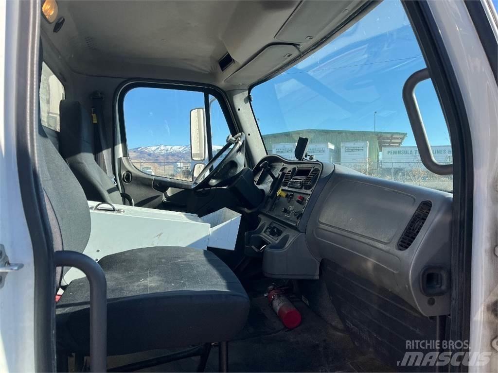 Freightliner M2 Грузовики для доставки напитков