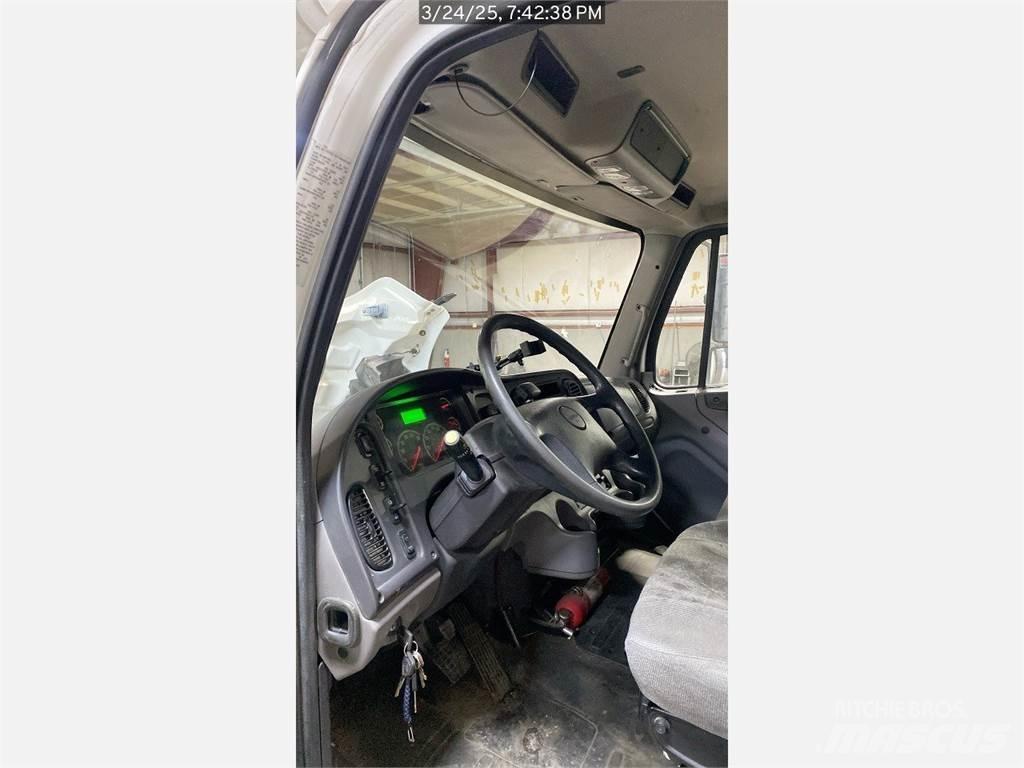 Freightliner M2 Грузовики-Рефрижераторы