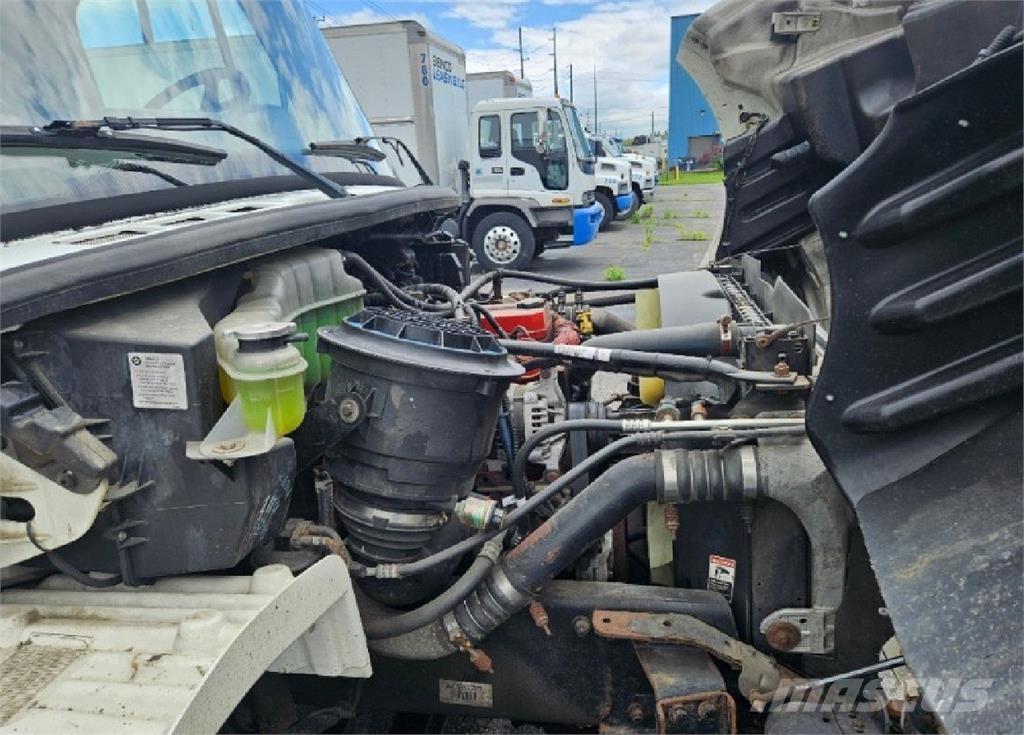 Freightliner M2 Грузовики-Фургоны