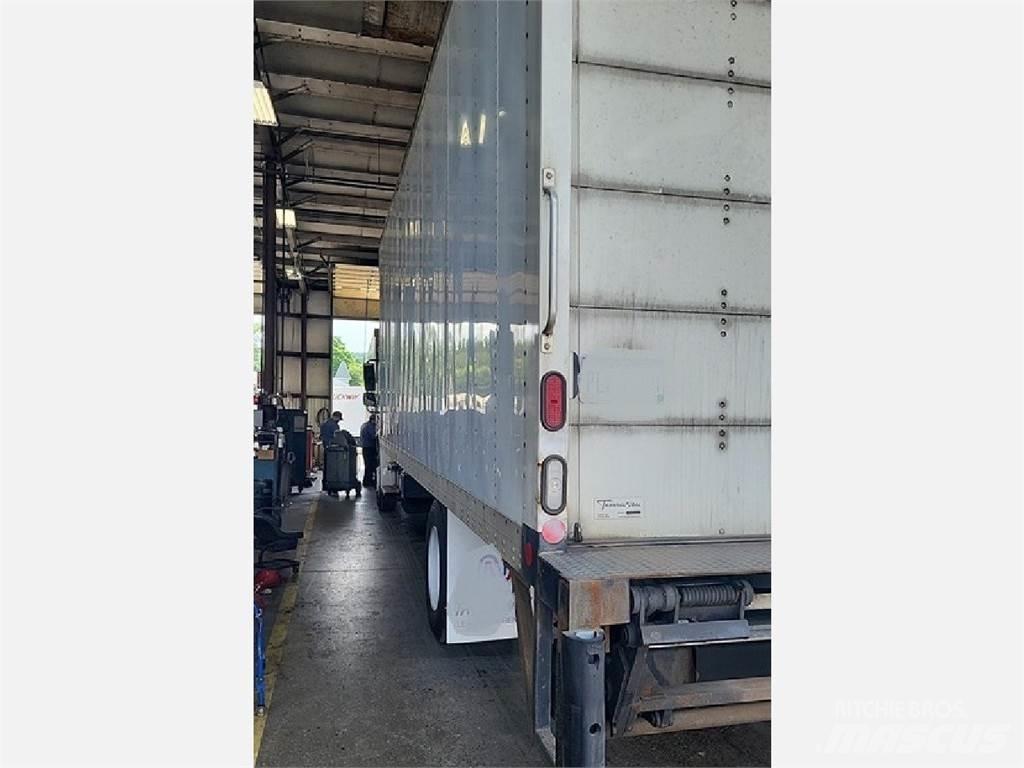 Freightliner M2 Грузовики-Фургоны