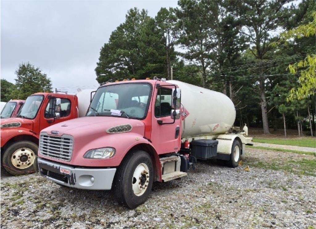 Freightliner M2 Специальные грузовики