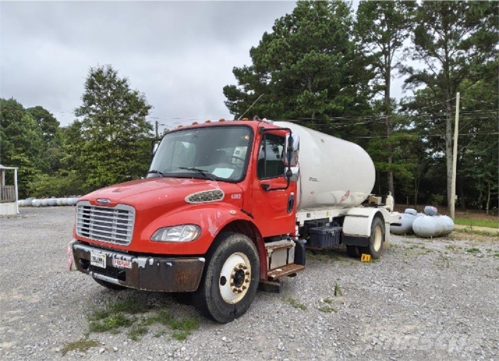 Freightliner M2 Специальные грузовики