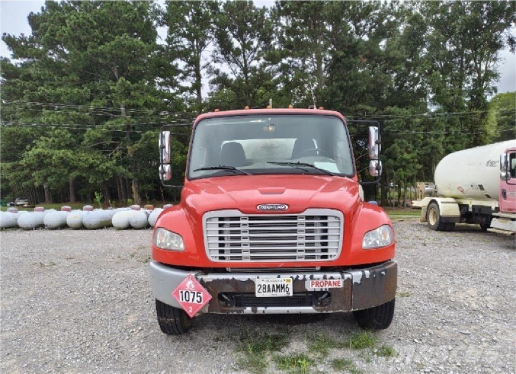 Freightliner M2 Специальные грузовики