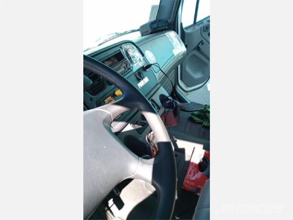 Freightliner M2 Грузовики-Фургоны