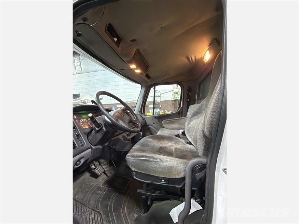 Freightliner M2 Грузовики-Рефрижераторы