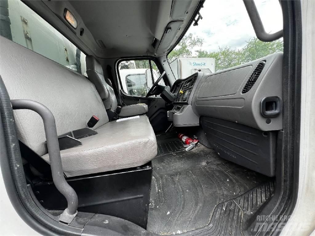 Freightliner M2-106 Грузовики-Фургоны