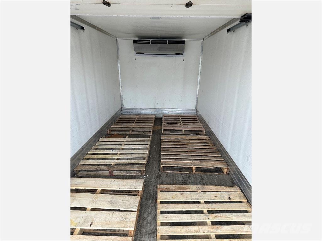 Freightliner M2 106 Грузовики-Рефрижераторы