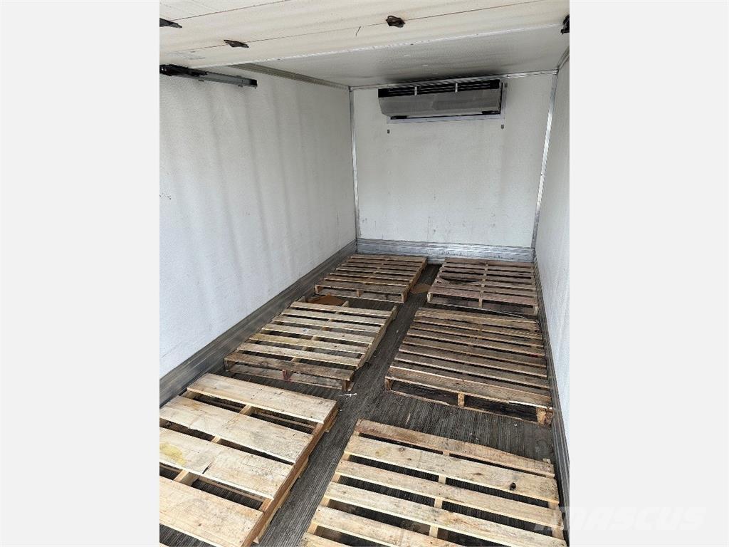 Freightliner M2 106 Грузовики-Рефрижераторы