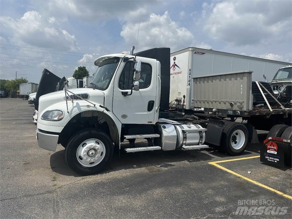 Freightliner M2 106 Седельные тягачи