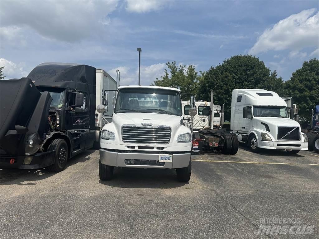 Freightliner M2 106 Седельные тягачи