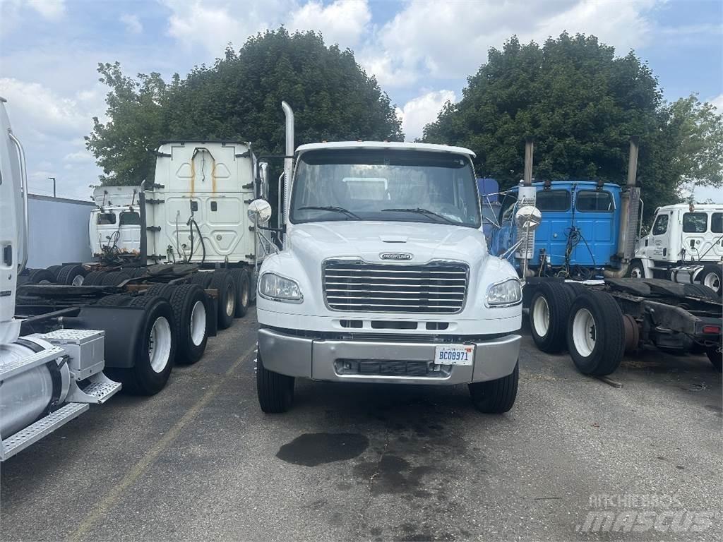 Freightliner M2 106 Седельные тягачи