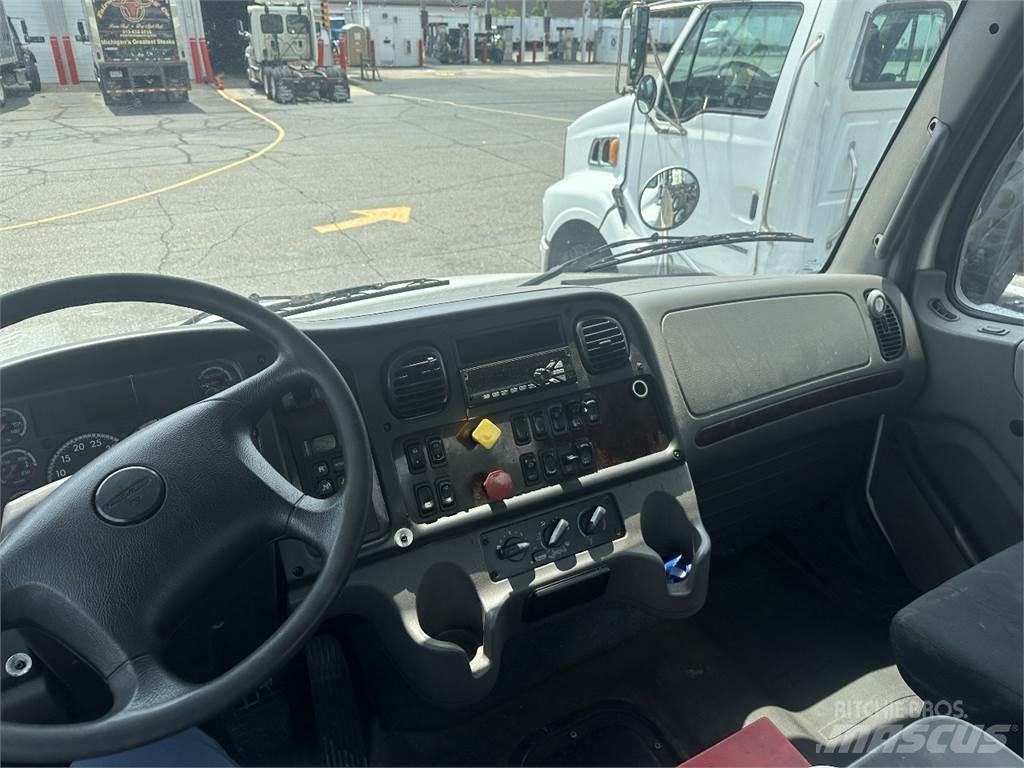 Freightliner M2 106 Седельные тягачи